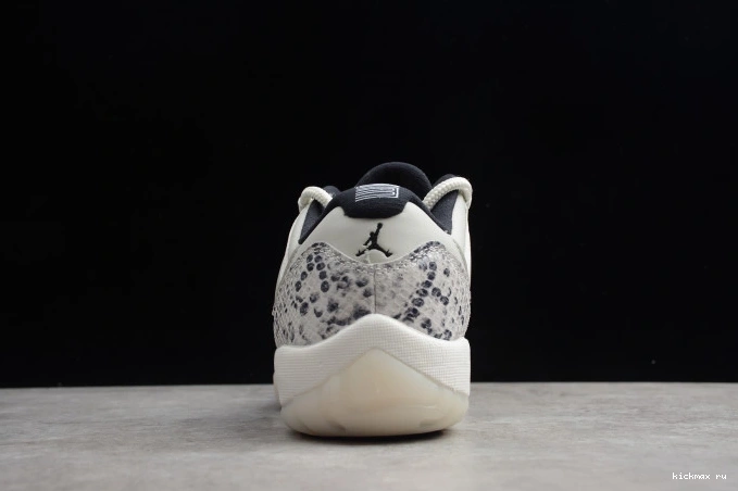 Rep MAX CD6846-002 Air Light 11 Jordan Low SE Snake Bone 0818